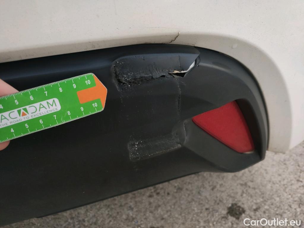  Toyota  Yaris TOYOTA  / 2020 / 5P / berlina con portón 1.5 120H Business Plus #30