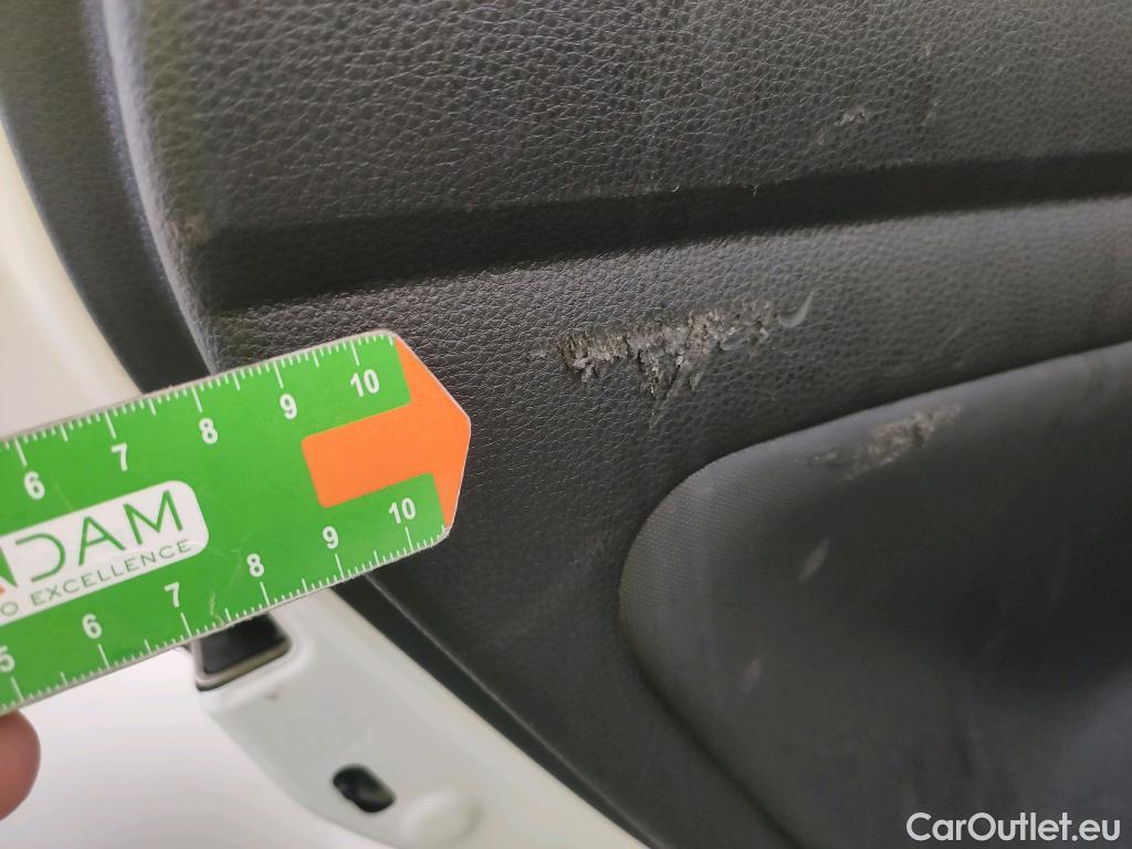  Toyota  Yaris TOYOTA  / 2020 / 5P / berlina con portón 1.5 120H Business Plus #20