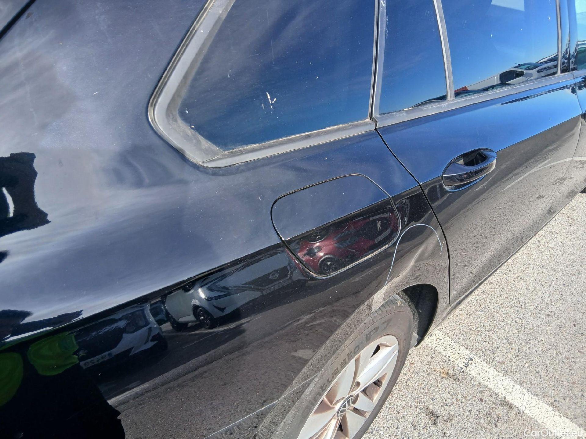  Volkswagen  Golf  VOLKSWAGEN / 2020 / 5P / familiar Life 2.0 TDI 85kW (115CV) Variant #26