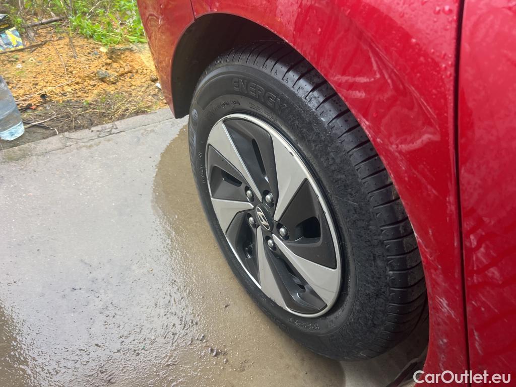  Hyundai   Ioniq HYUNDAI / 2016 / 5P / berlina con portón 1.6 GDI HEV Klass DT #24