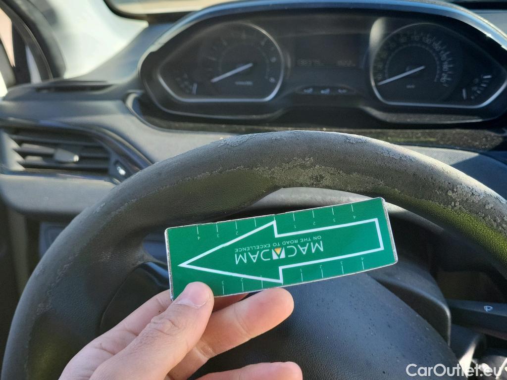  Peugeot  208 PEUGEOT  / 2019 / 5P / berlina con portón BlueHDi 73kW (100CV) Active #2