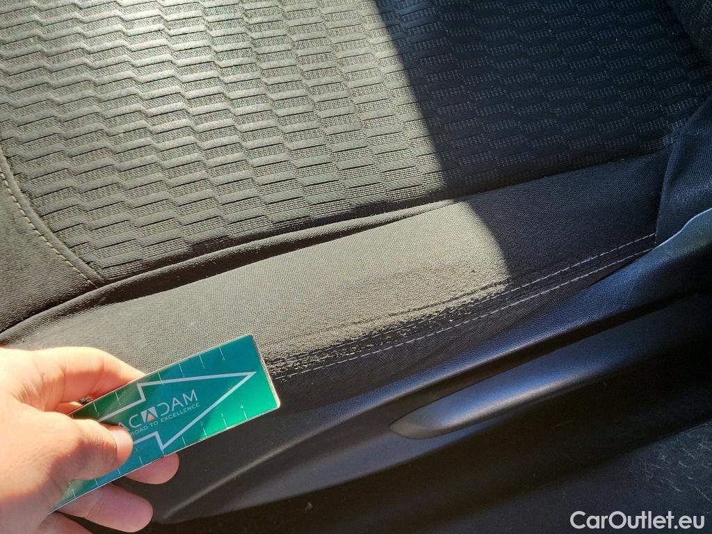  Peugeot  208 PEUGEOT  / 2019 / 5P / berlina con portón BlueHDi 73kW (100CV) Active #19