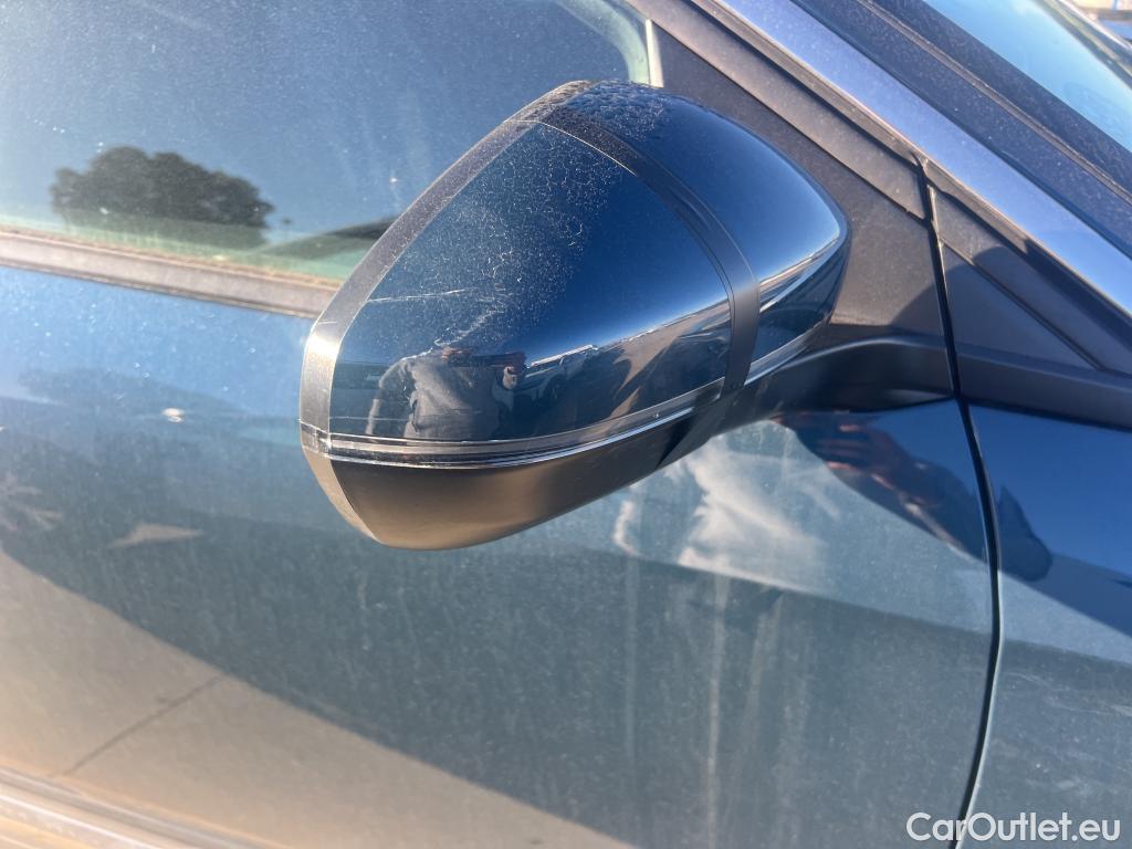  Peugeot  3008 PEUGEOT  / 2020 / 5P / todoterreno 1.5 BlueHDi 96kW S&S Allure Pack EAT8 #19