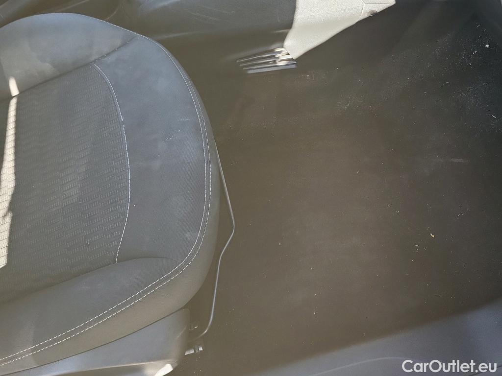  Peugeot  208 PEUGEOT  / 2019 / 5P / berlina con portón BlueHDi 73kW (100CV) Active #41