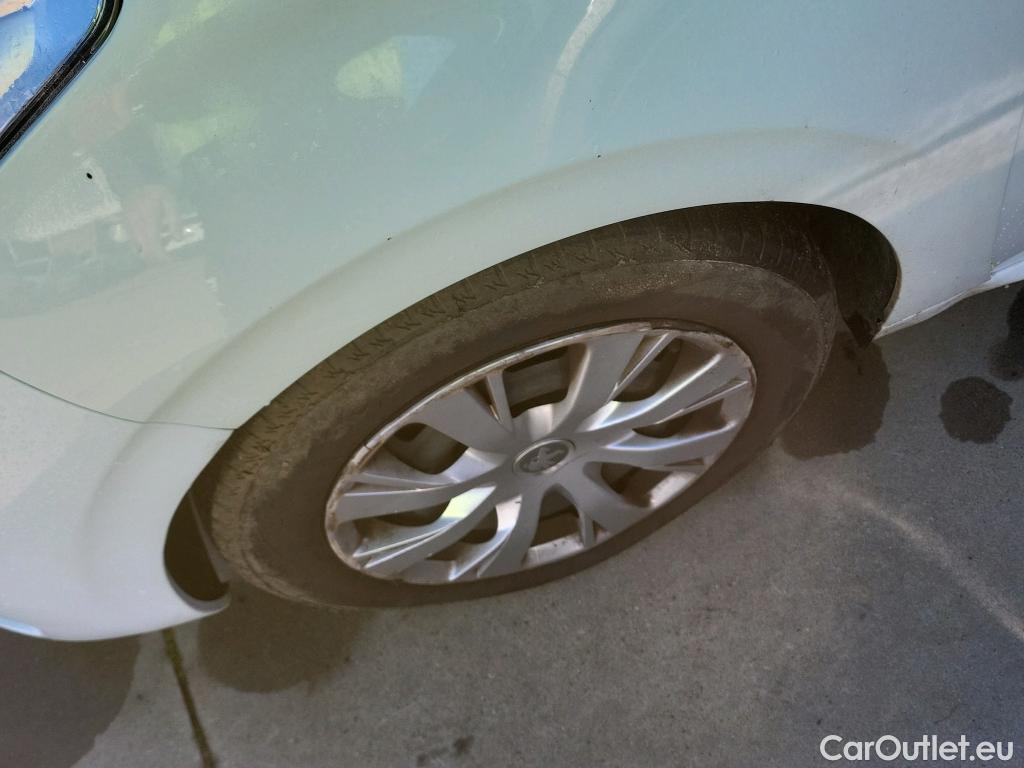  Peugeot  208 PEUGEOT  / 2019 / 5P / berlina con portón BlueHDi 73kW (100CV) Active #30