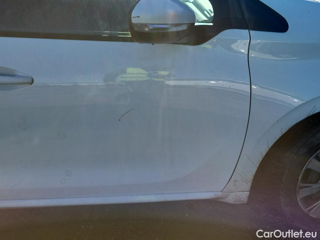  Peugeot  208 PEUGEOT  / 2019 / 5P / berlina con portón BlueHDi 73kW (100CV) Active #3