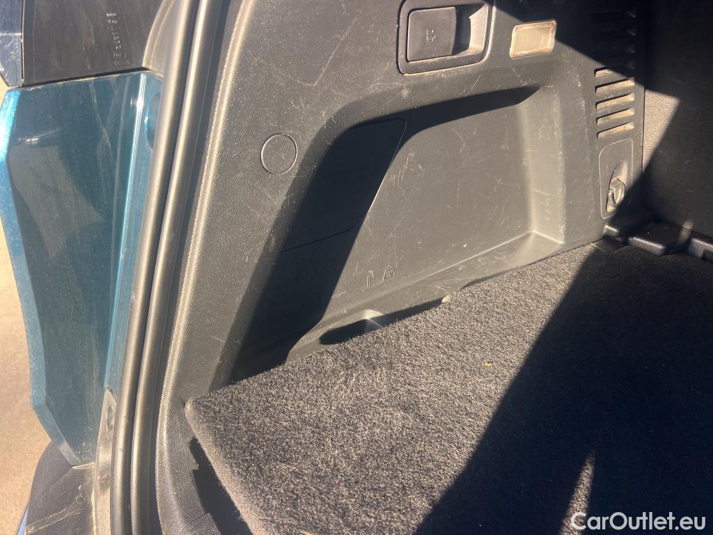  Peugeot  3008 PEUGEOT  / 2020 / 5P / todoterreno 1.5 BlueHDi 96kW S&S Allure Pack EAT8 #15