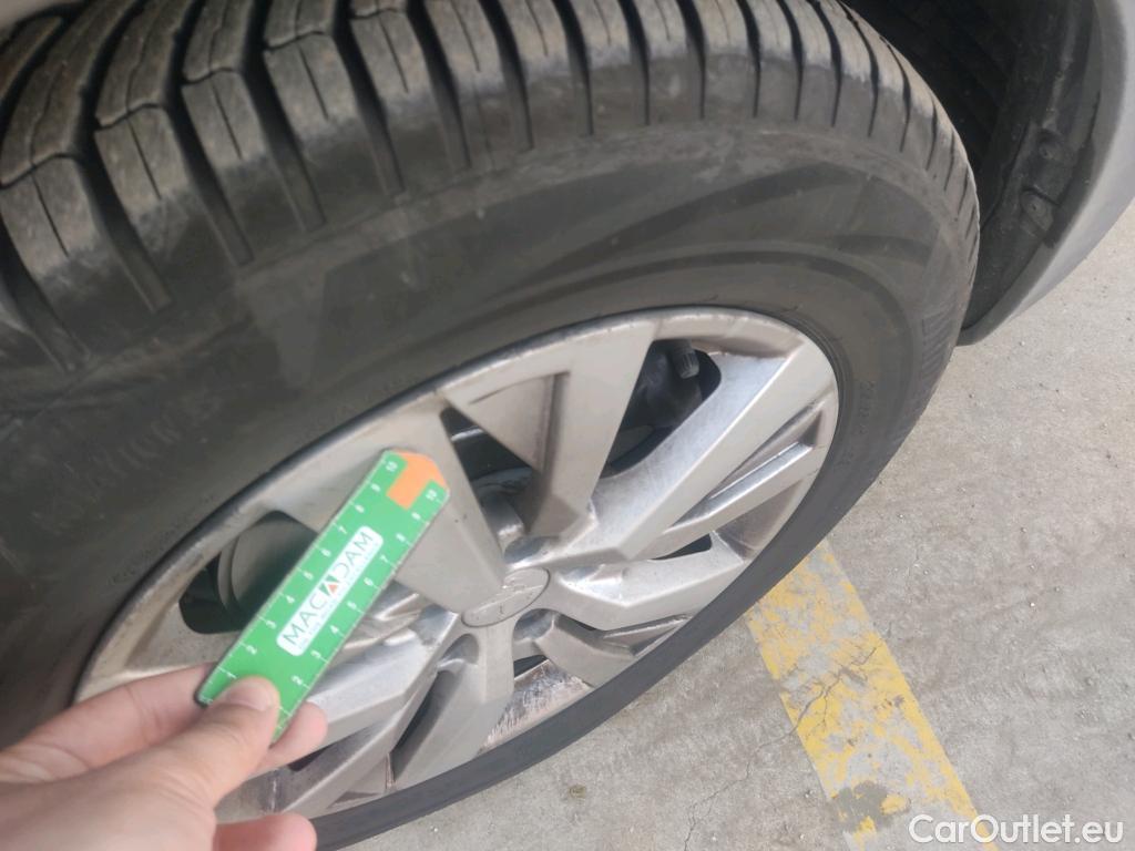  Peugeot  3008 PEUGEOT  / 2020 / 5P / 1.5 BlueHDi 96kW (130CV) S&S Active Pack #6