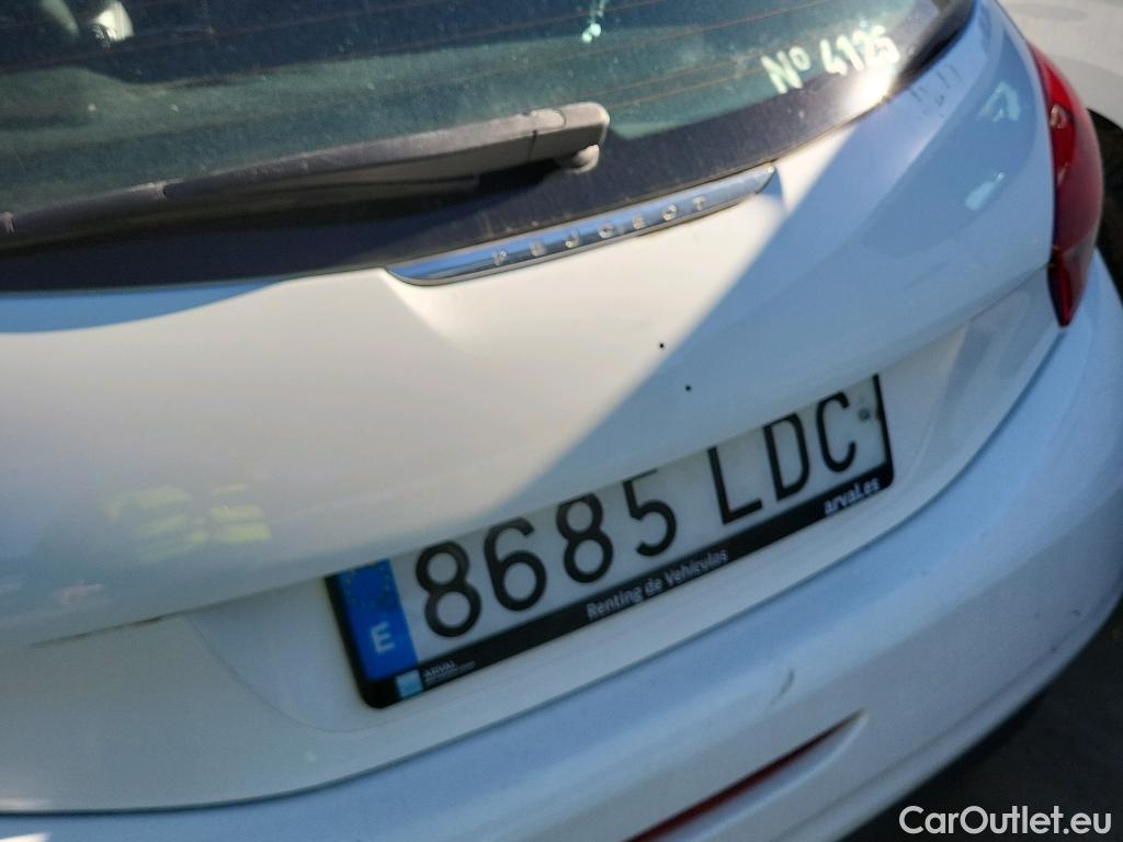  Peugeot  208 PEUGEOT  / 2019 / 5P / berlina con portón BlueHDi 73kW (100CV) Active #12