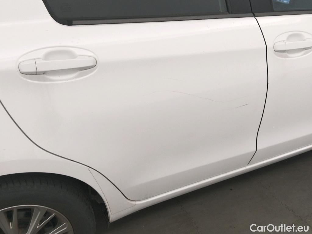  Toyota  Yaris TOYOTA  / 2017 / 5P / berlina con portón 1.5 100H Active #11