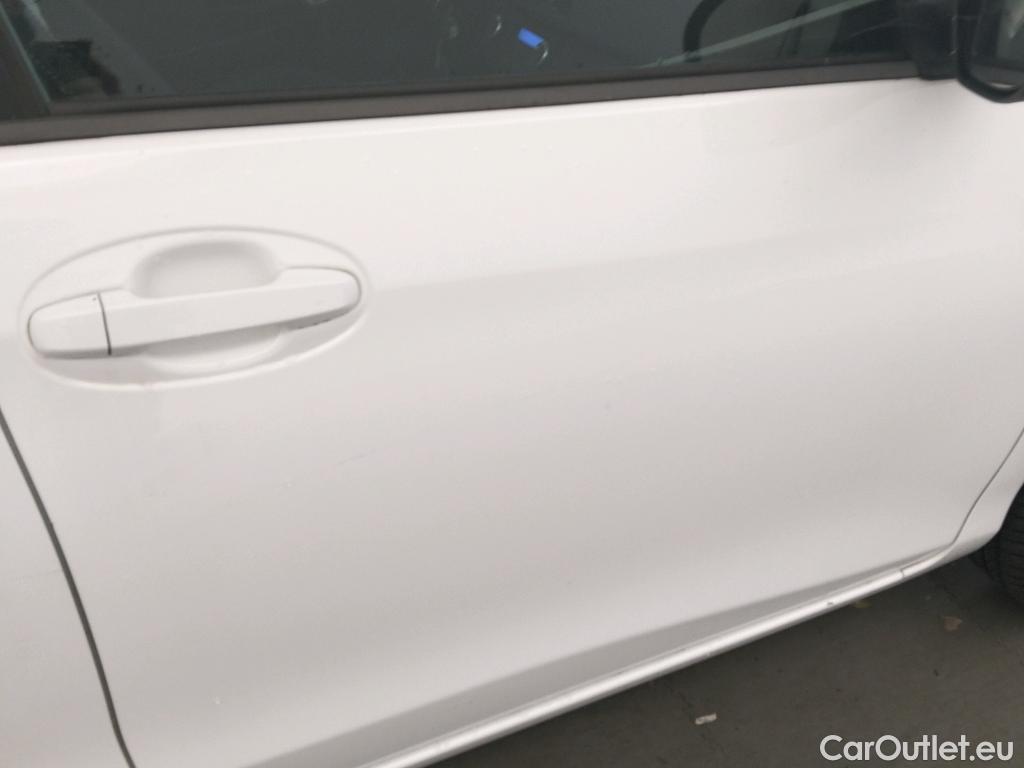  Toyota  Yaris TOYOTA  / 2017 / 5P / berlina con portón 1.5 100H Active #5