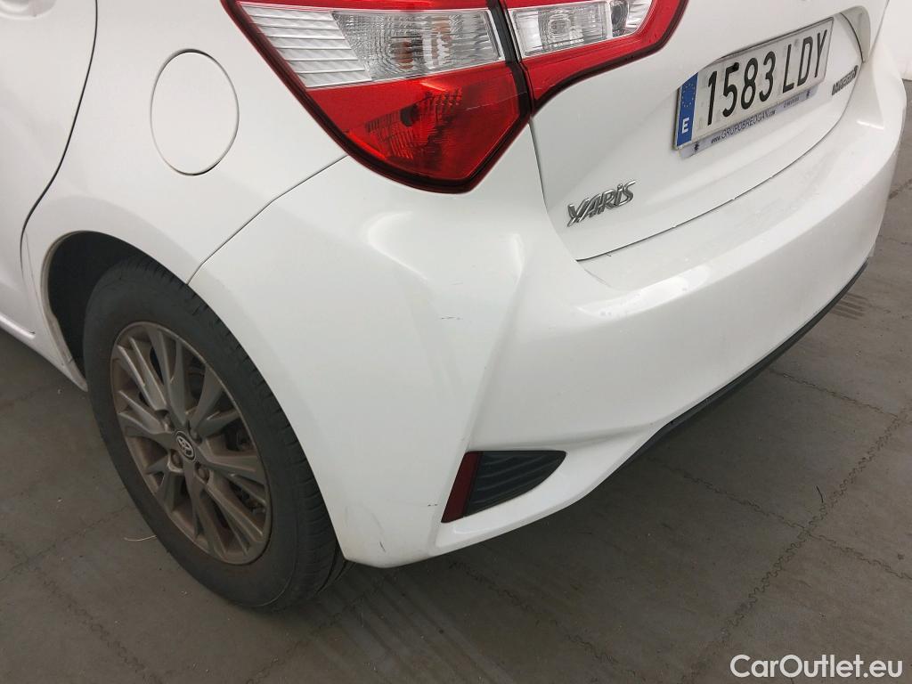  Toyota  Yaris TOYOTA  / 2017 / 5P / berlina con portón 1.5 100H Active #7