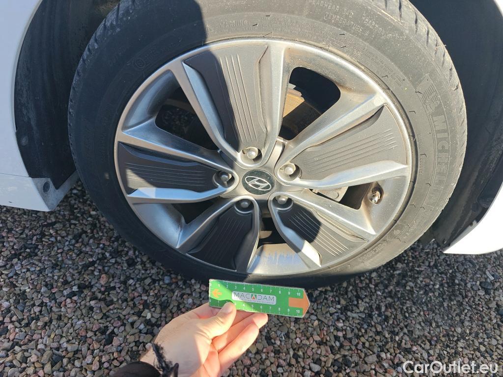  Hyundai   Ioniq HYUNDAI / 2016 / 5P / berlina con portón 1.6 GDI HEV Tecno DCT (AC) #40