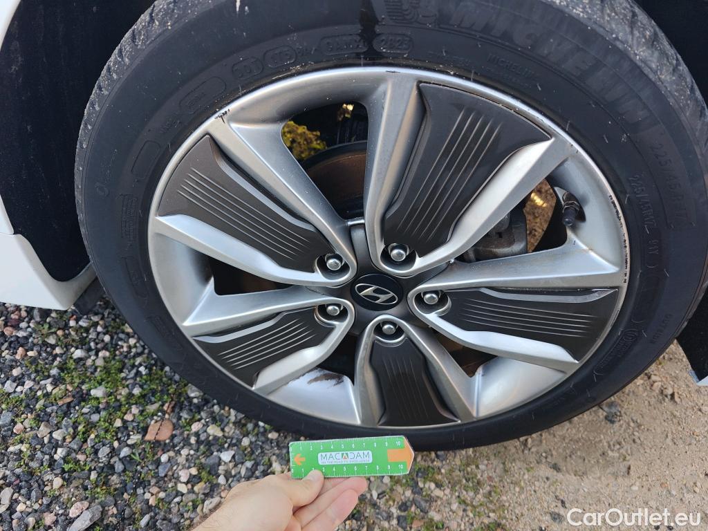  Hyundai   Ioniq HYUNDAI / 2016 / 5P / berlina con portón 1.6 GDI HEV Tecno DCT (AC) #8