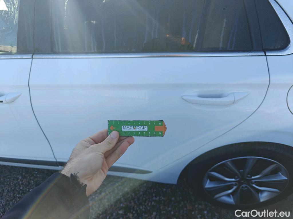  Hyundai   Ioniq HYUNDAI / 2016 / 5P / berlina con portón 1.6 GDI HEV Tecno DCT (AC) #32