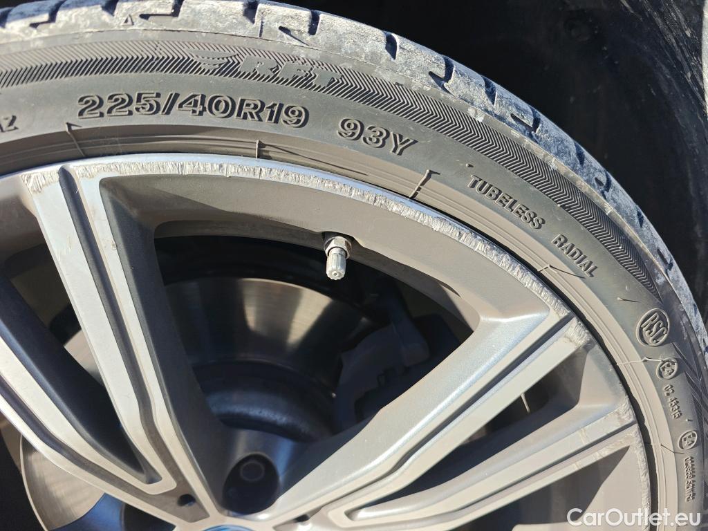  Bmw  Serie 3 BMW  / 2018 / 4P / sedán 320e #19