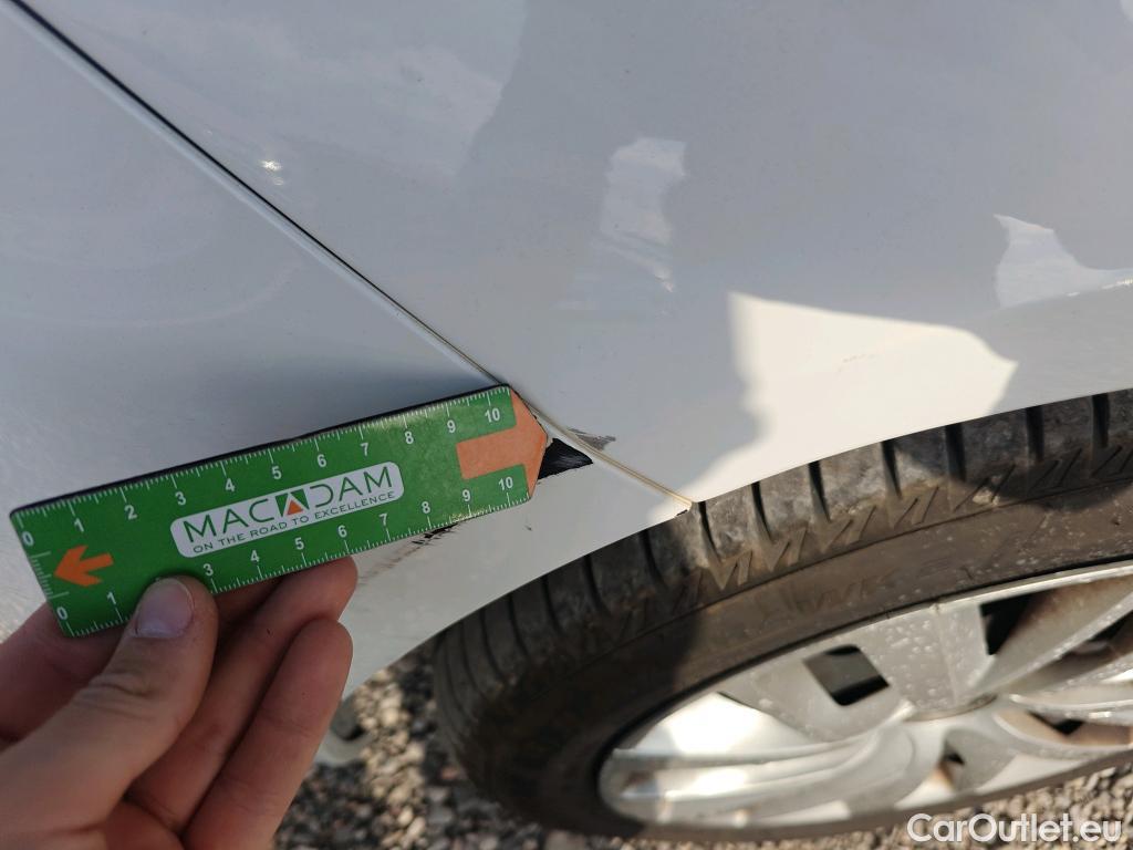  Peugeot  308 PEUGEOT  / 2017 / 5P / berlina con portón 5p Active BlueHDi 130 S&S #40