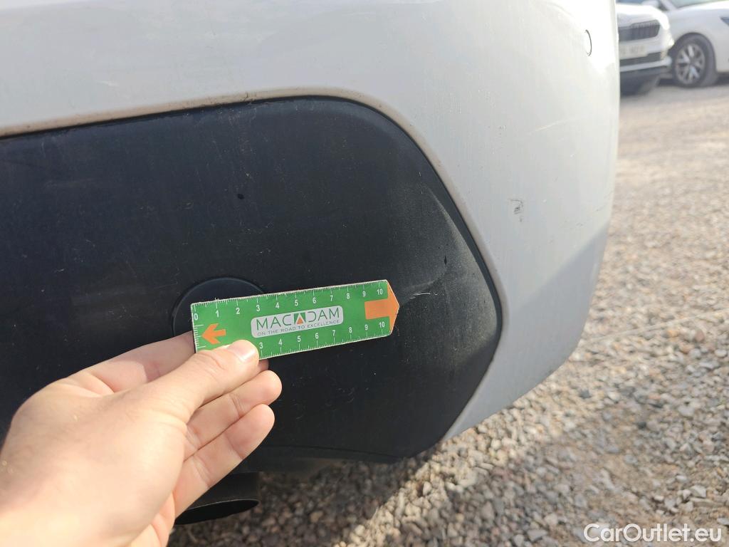  Peugeot  208 PEUGEOT  / 2019 / 5P / berlina con portón BlueHDi 73kW (100CV) Active Pack (AC) #47