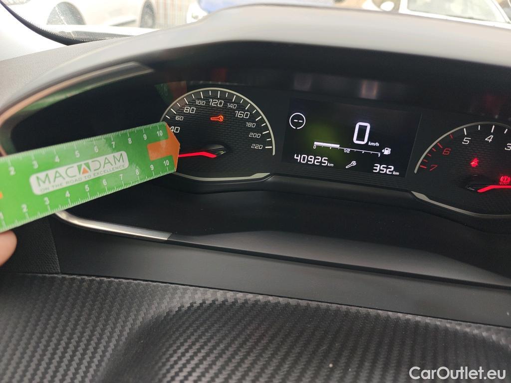  Peugeot  2008 PEUGEOT  / 2019 / 5P / todoterreno Active Puretech 100 S&S BVM6 #26