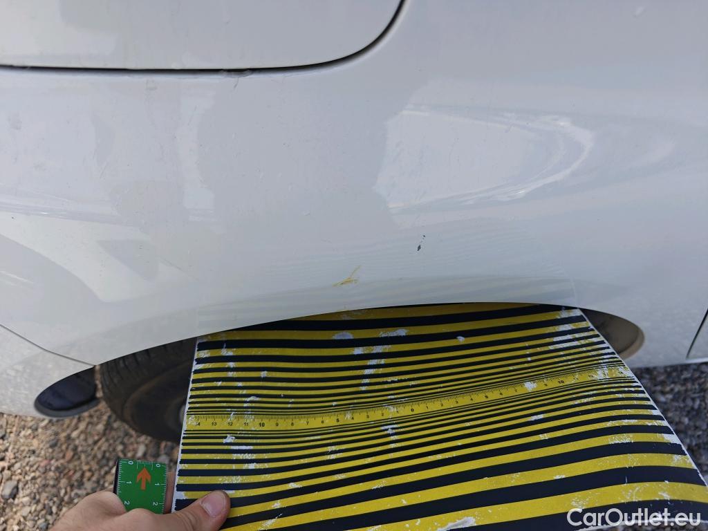  Peugeot  308 PEUGEOT  / 2017 / 5P / berlina con portón 5p Active BlueHDi 130 S&S #8