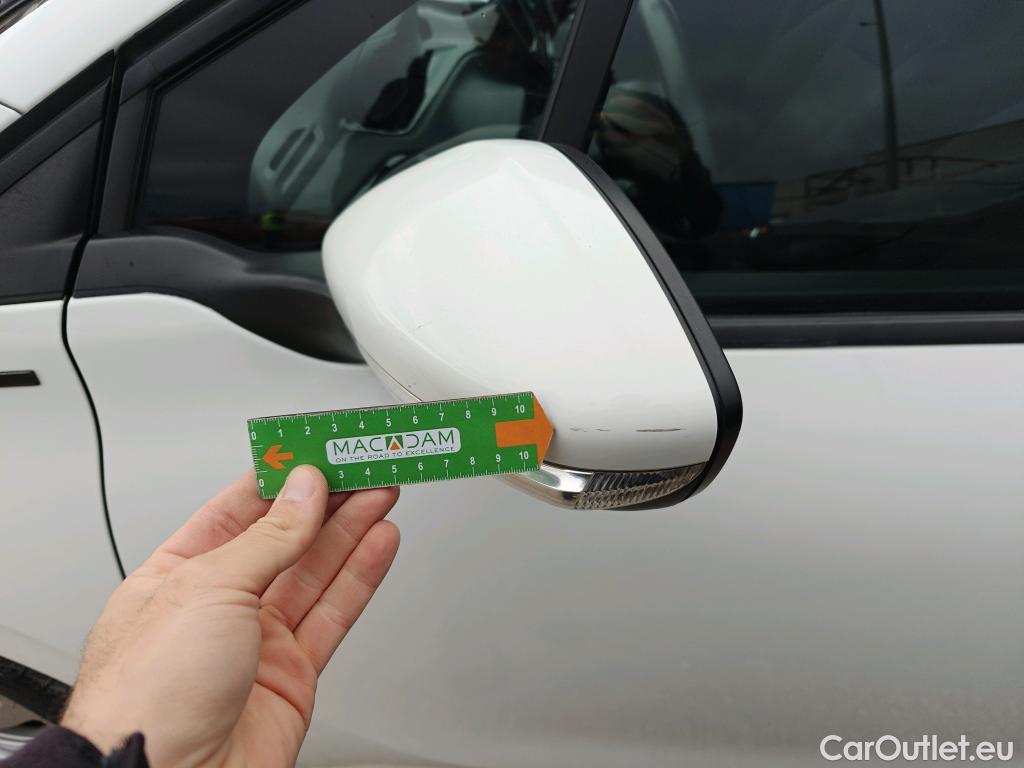  Peugeot  208 PEUGEOT  / 2015 / 5P / berlina con portón 5P Signature 1.2L PureTech 81KW (110CV) #20