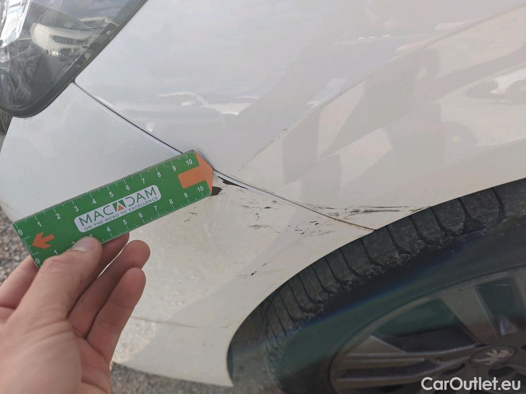  Peugeot  208 PEUGEOT  / 2019 / 5P / berlina con portón BlueHDi 73kW (100CV) Active Pack (AC) #25