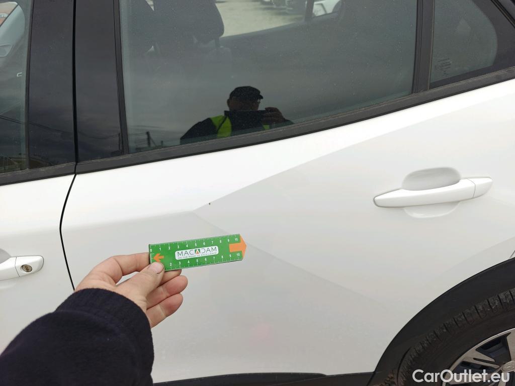  Peugeot  2008 PEUGEOT  / 2019 / 5P / todoterreno Active Puretech 100 S&S BVM6 #32