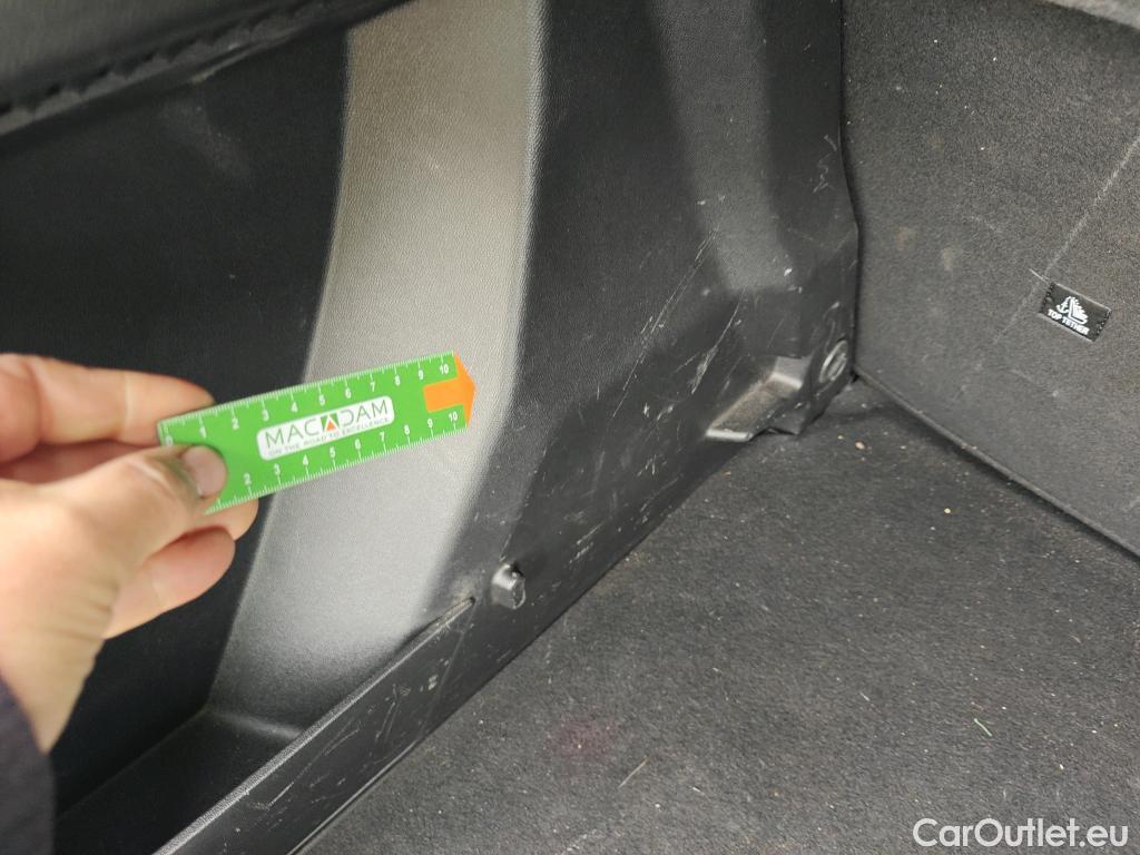  Peugeot  2008 PEUGEOT  / 2019 / 5P / todoterreno Active Puretech 100 S&S BVM6 #17