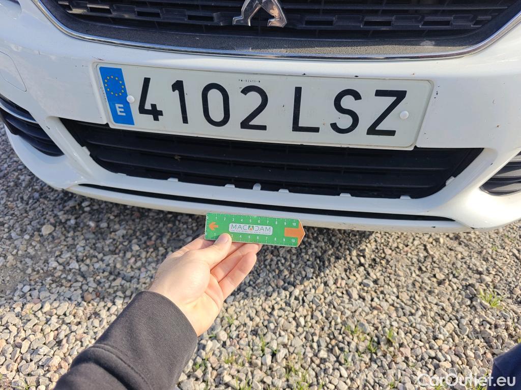  Peugeot  308 PEUGEOT  / 2017 / 5P / berlina con portón 5p Active BlueHDi 130 S&S #35