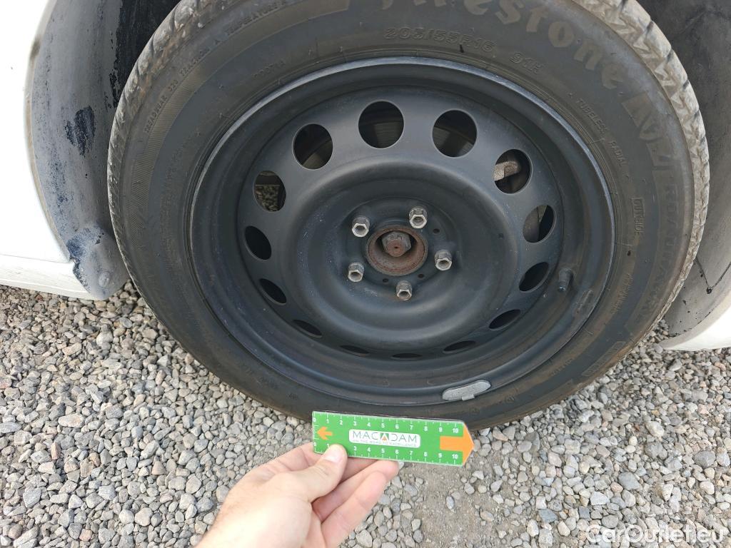  Peugeot  308 PEUGEOT  / 2017 / 5P / berlina con portón 5p Active BlueHDi 130 S&S #28