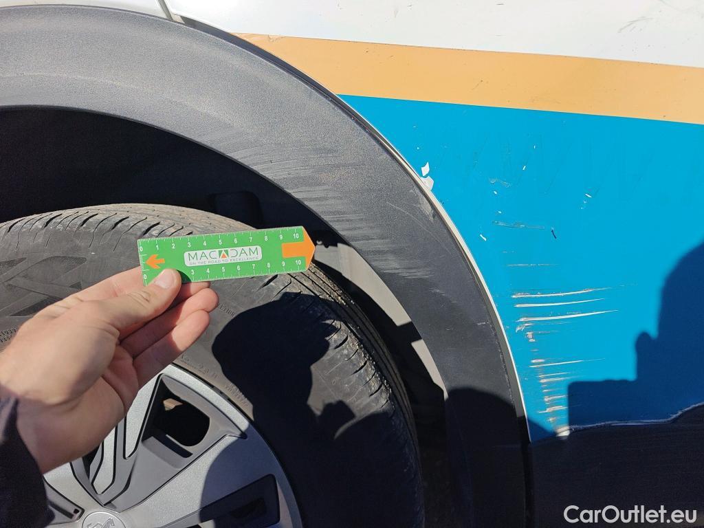  Peugeot  2008 PEUGEOT  / 2019 / 5P / todoterreno Active Puretech 100 S&S BVM6 #33