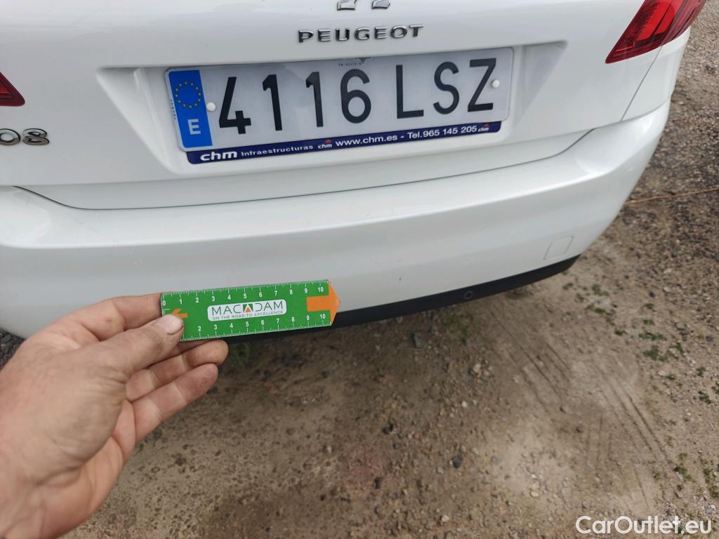  Peugeot  308 PEUGEOT  / 2017 / 5P / berlina con portón 5p Active BlueHDi 130 S&S #13