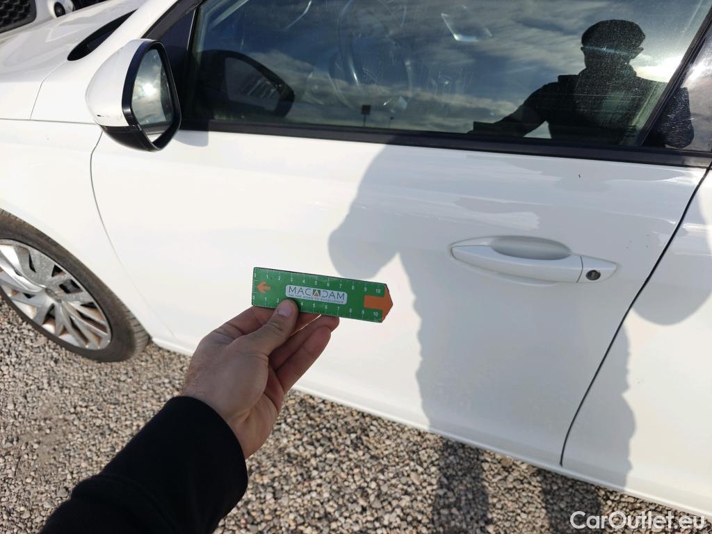  Peugeot  308 PEUGEOT  / 2017 / 5P / berlina con portón 5p Active BlueHDi 130 S&S #9