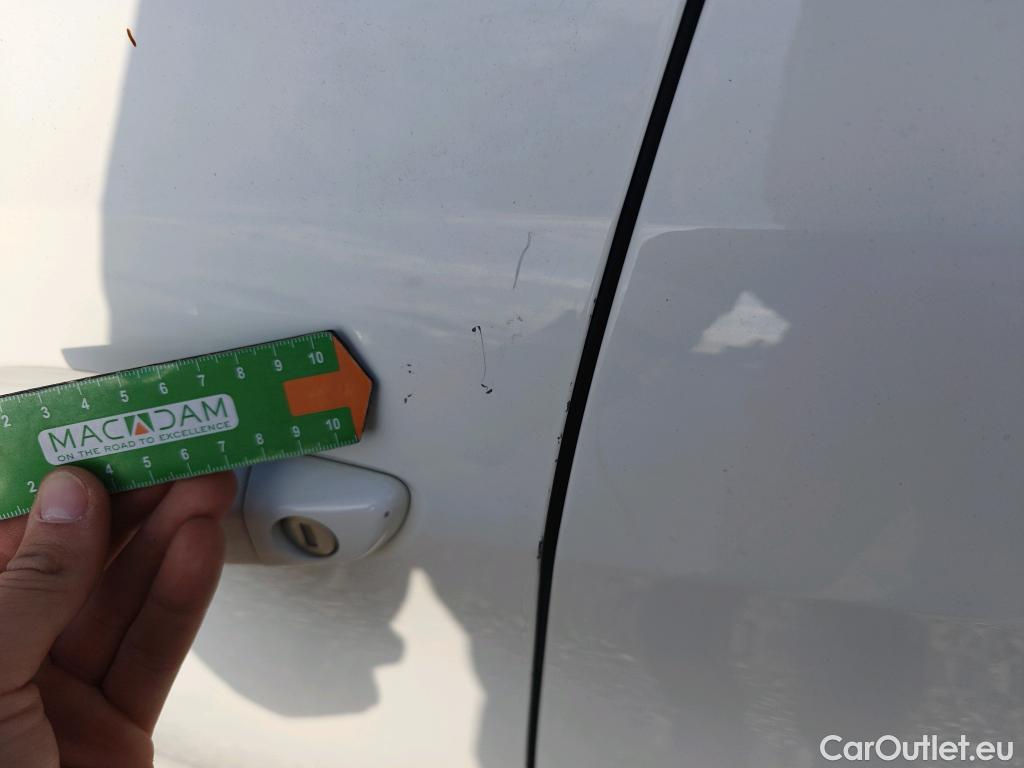  Peugeot  308 PEUGEOT  / 2017 / 5P / berlina con portón 5p Active BlueHDi 130 S&S #11