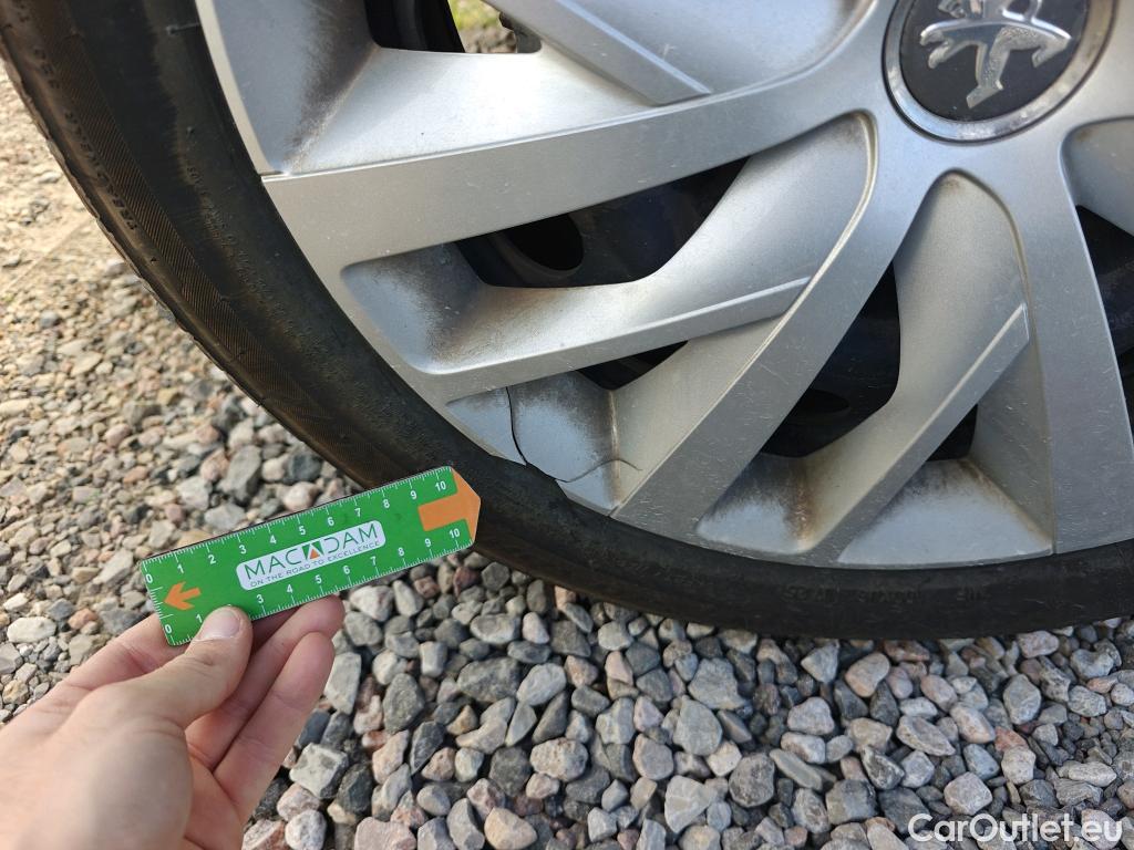  Peugeot  308 PEUGEOT  / 2017 / 5P / berlina con portón 5p Active BlueHDi 130 S&S #31