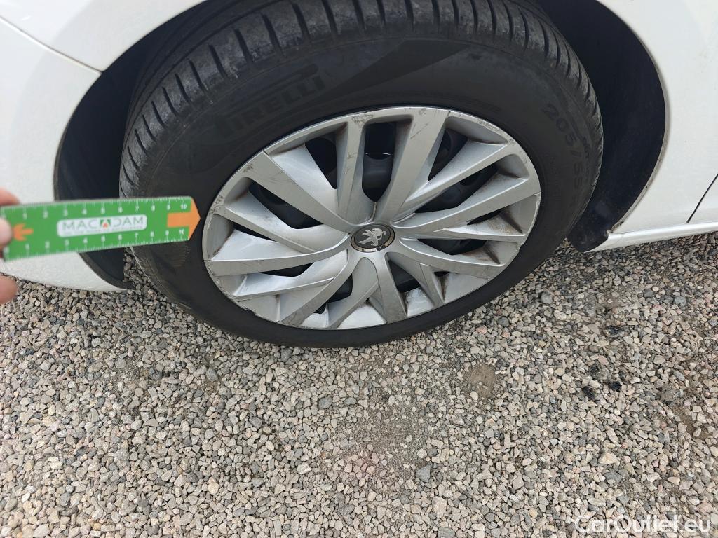  Peugeot  308 PEUGEOT  / 2017 / 5P / berlina con portón 5p Active BlueHDi 130 S&S #2