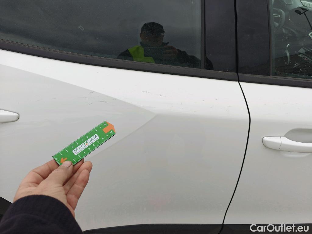  Peugeot  2008 PEUGEOT  / 2019 / 5P / todoterreno Active Puretech 100 S&S BVM6 #23