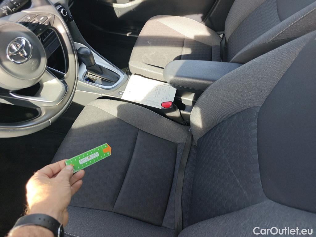  Toyota  Yaris TOYOTA  / 2020 / 5P / berlina con portón 1.5 120H Active Tech #4