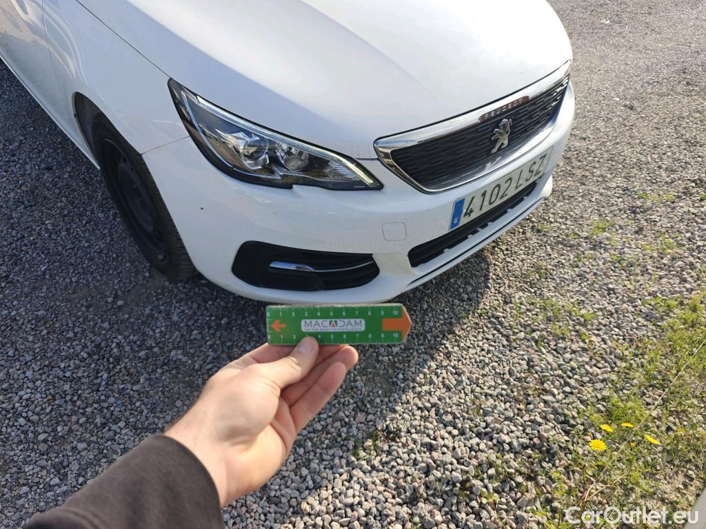  Peugeot  308 PEUGEOT  / 2017 / 5P / berlina con portón 5p Active BlueHDi 130 S&S #15