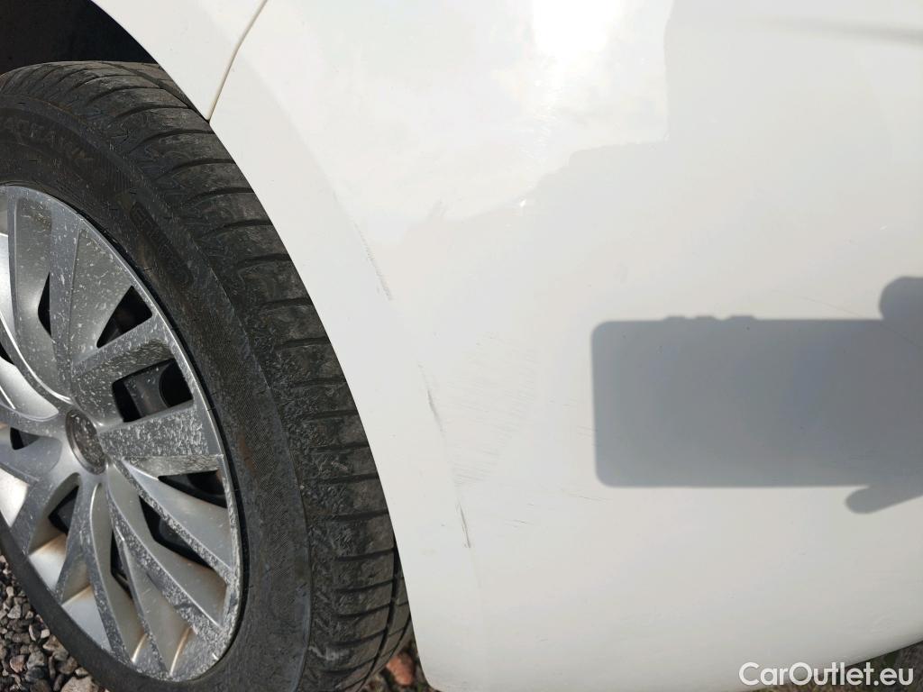  Peugeot  308 PEUGEOT  / 2017 / 5P / berlina con portón 5p Active BlueHDi 130 S&S #21