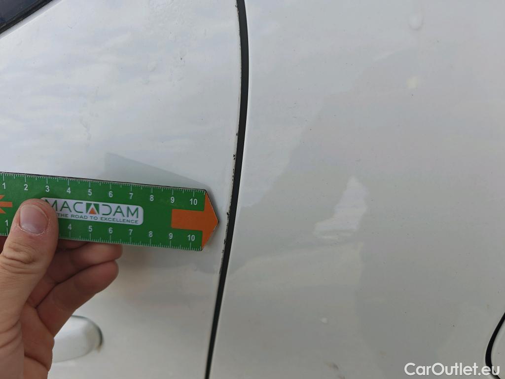  Peugeot  208 PEUGEOT  / 2019 / 5P / berlina con portón BlueHDi 73kW (100CV) Active Pack (AC) #8