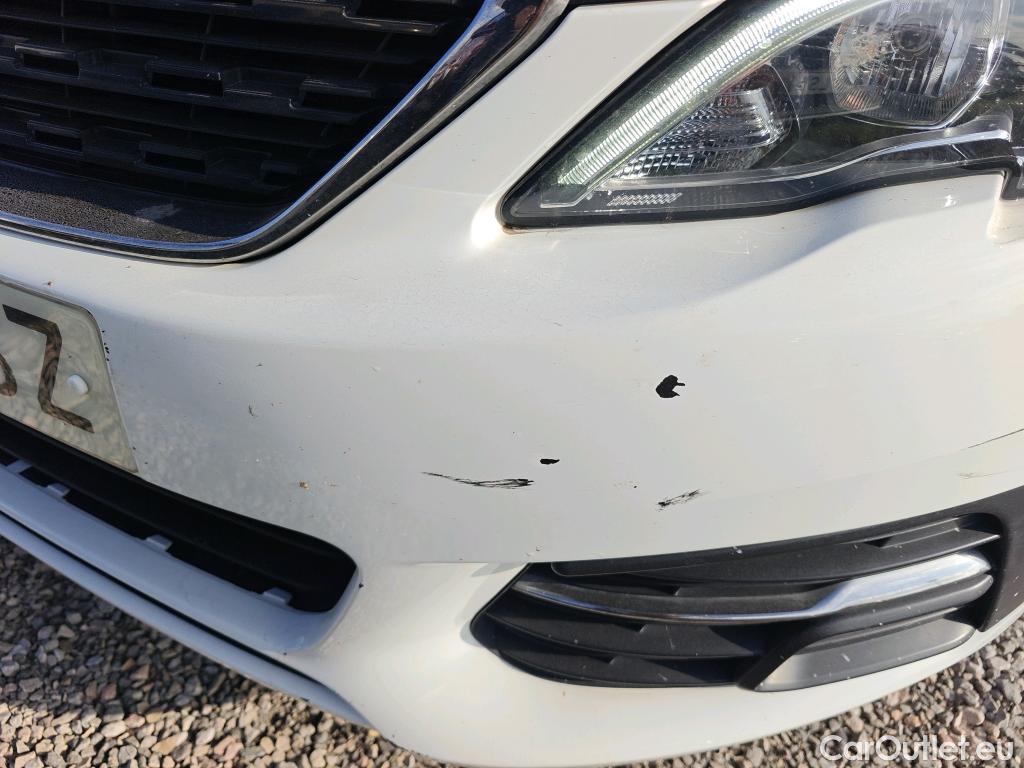  Peugeot  308 PEUGEOT  / 2017 / 5P / berlina con portón 5p Active BlueHDi 130 S&S #18