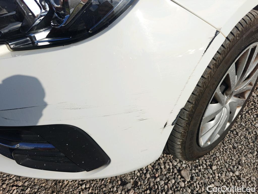  Peugeot  308 PEUGEOT  / 2017 / 5P / berlina con portón 5p Active BlueHDi 130 S&S #19