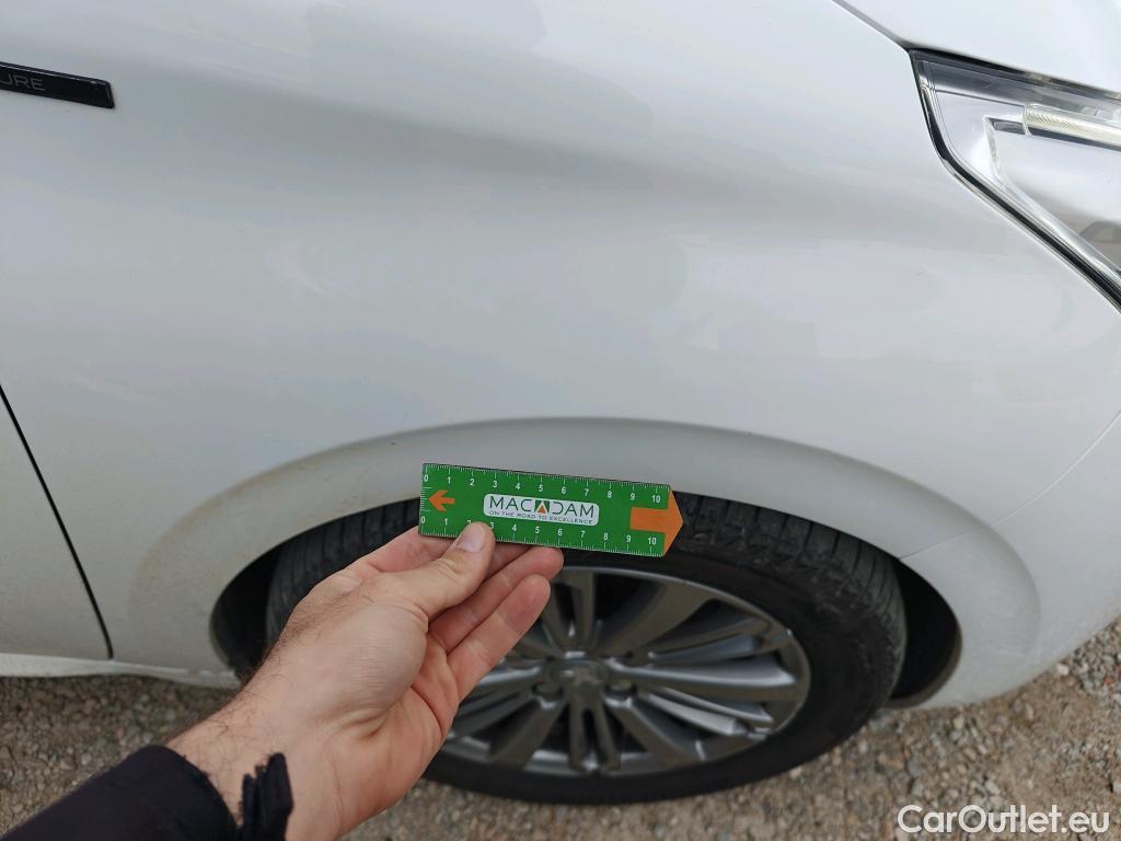  Peugeot  208 PEUGEOT  / 2015 / 5P / berlina con portón 5P Signature 1.2L PureTech 81KW (110CV) #30