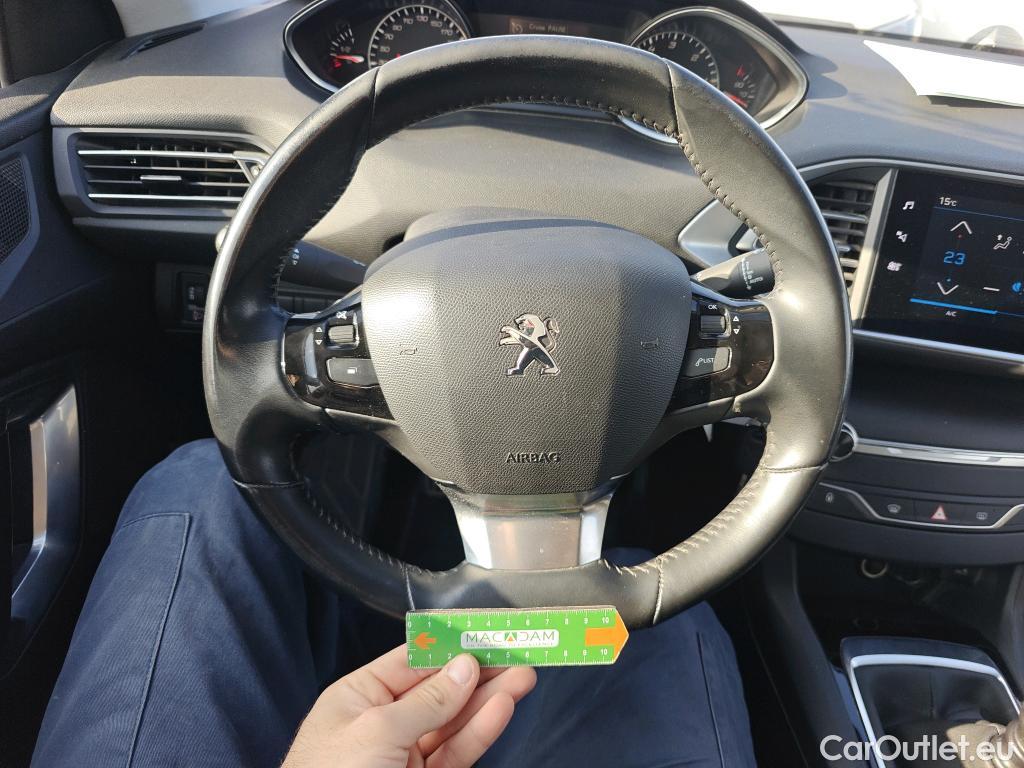  Peugeot  308 PEUGEOT  / 2017 / 5P / berlina con portón 5p Active BlueHDi 130 S&S #13