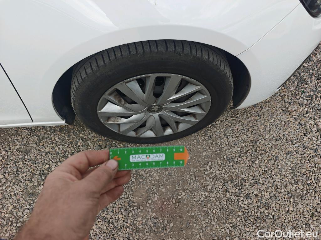  Peugeot  308 PEUGEOT  / 2017 / 5P / berlina con portón 5p Active BlueHDi 130 S&S #5