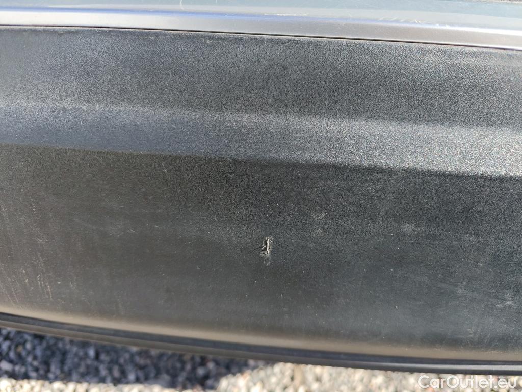  Peugeot  2008 PEUGEOT  / 2019 / 5P / todoterreno Active Puretech 100 S&S BVM6 #54