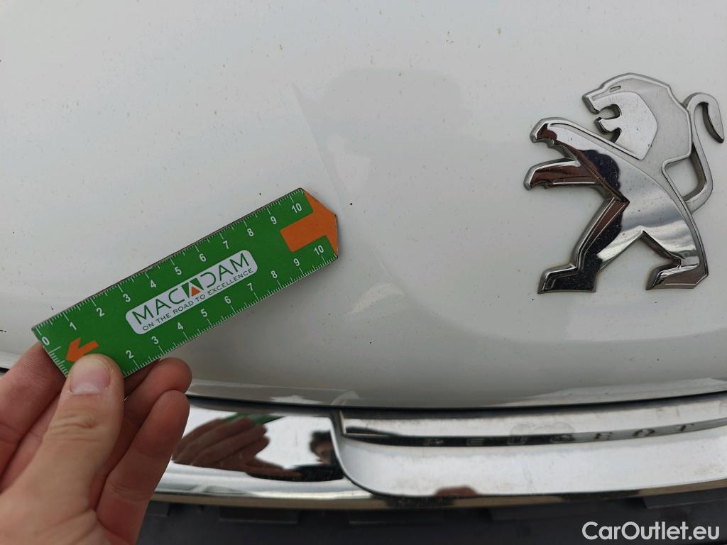  Peugeot  208 PEUGEOT  / 2015 / 5P / berlina con portón 5P Signature 1.2L PureTech 81KW (110CV) #6