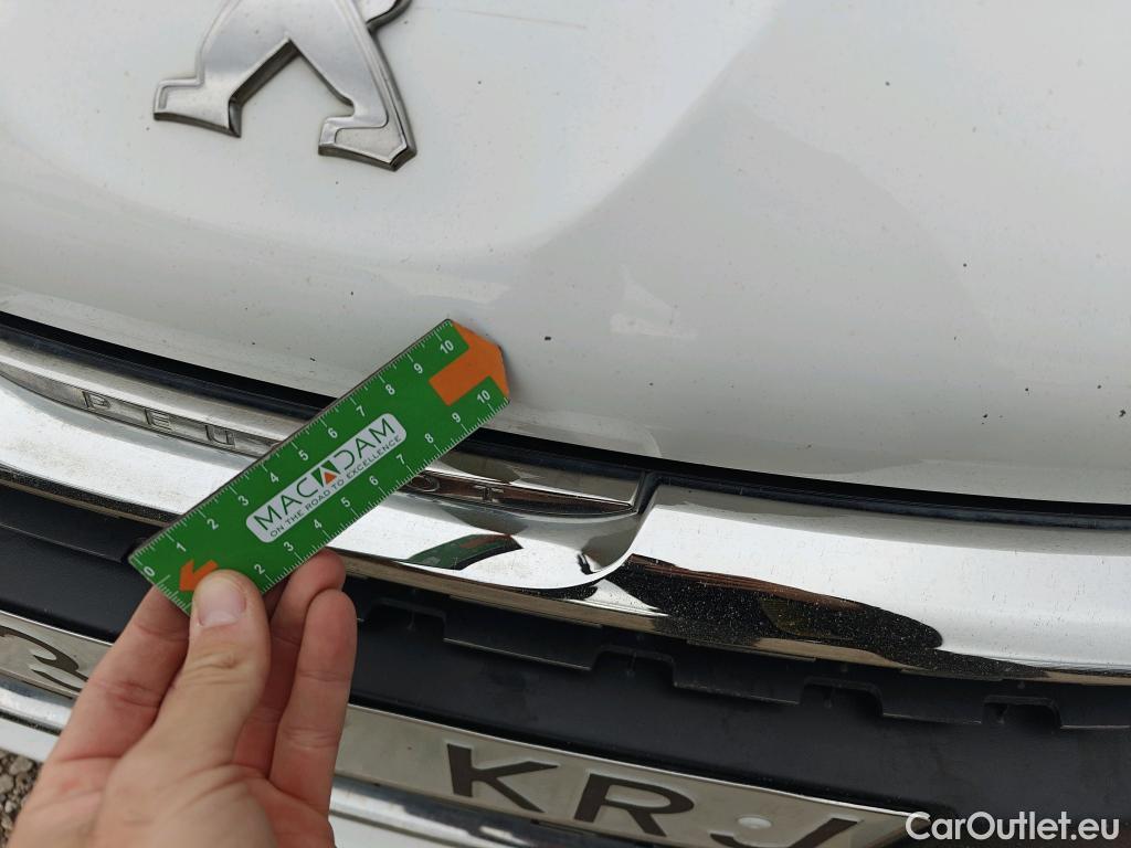  Peugeot  208 PEUGEOT  / 2015 / 5P / berlina con portón 5P Signature 1.2L PureTech 81KW (110CV) #5