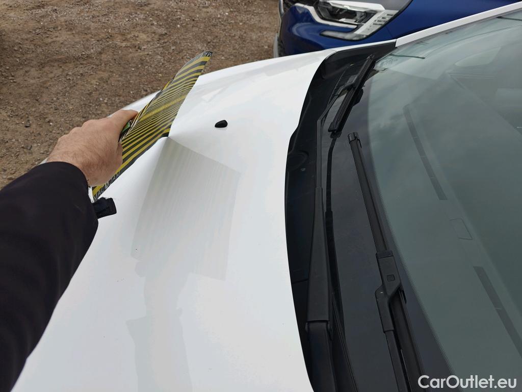  Peugeot  208 PEUGEOT  / 2015 / 5P / berlina con portón 5P Signature 1.2L PureTech 81KW (110CV) #3